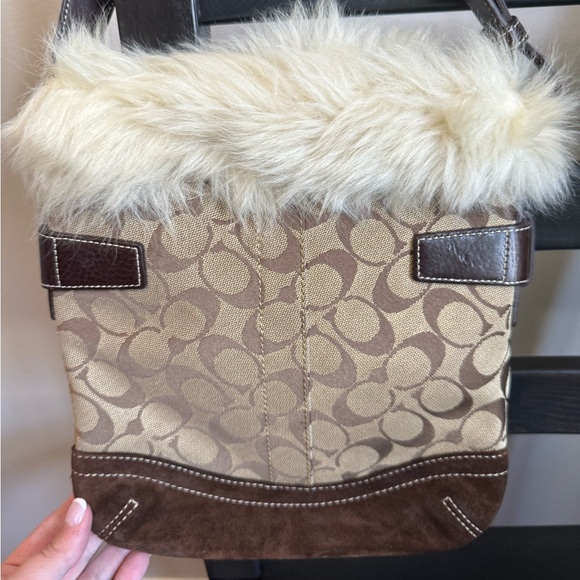 Barely used coach handbag with fur trim - Picture 2 of 3